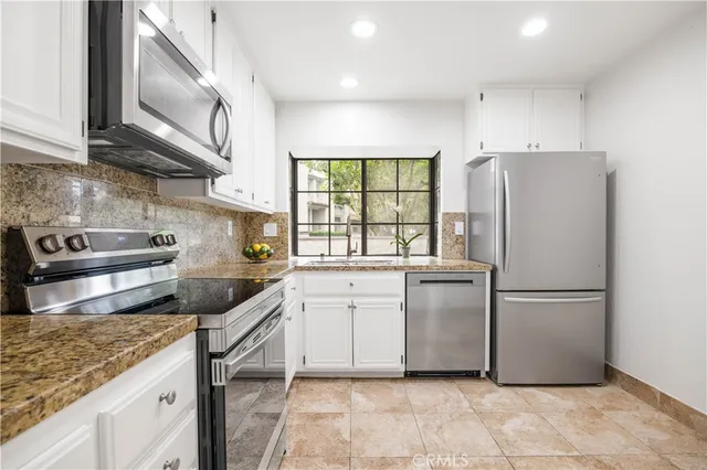 $4,000 | 2 Summerset, Irvine, CA 92603