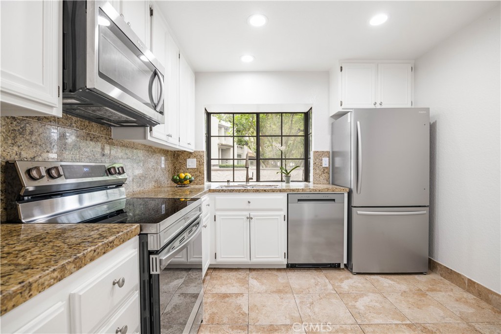 2 Summerset Irvine, CA 92603 - Photo 9 of 22 Bright kitchen, bay window, peaceful view