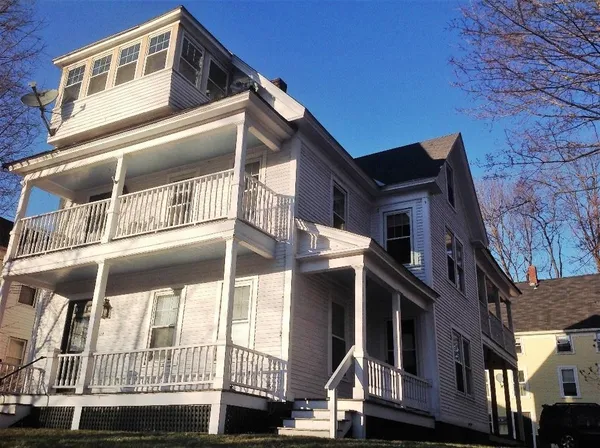 $2,100 | 341 Court Street, Unit 1, Keene, NH 03431