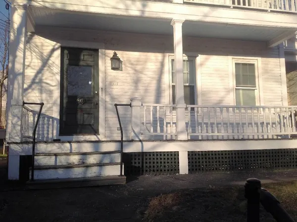 $2,100 | 341 Court Street, Unit 1, Keene, NH 03431