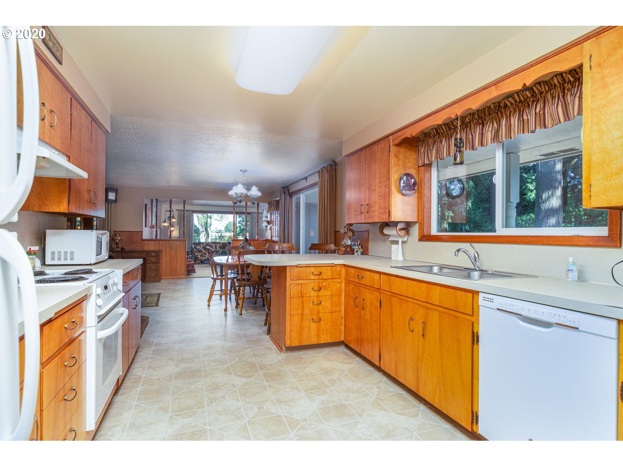 11658 Donald Road Northeast Aurora, OR 97002 - Photo 8 of 32 Gallery Image 8