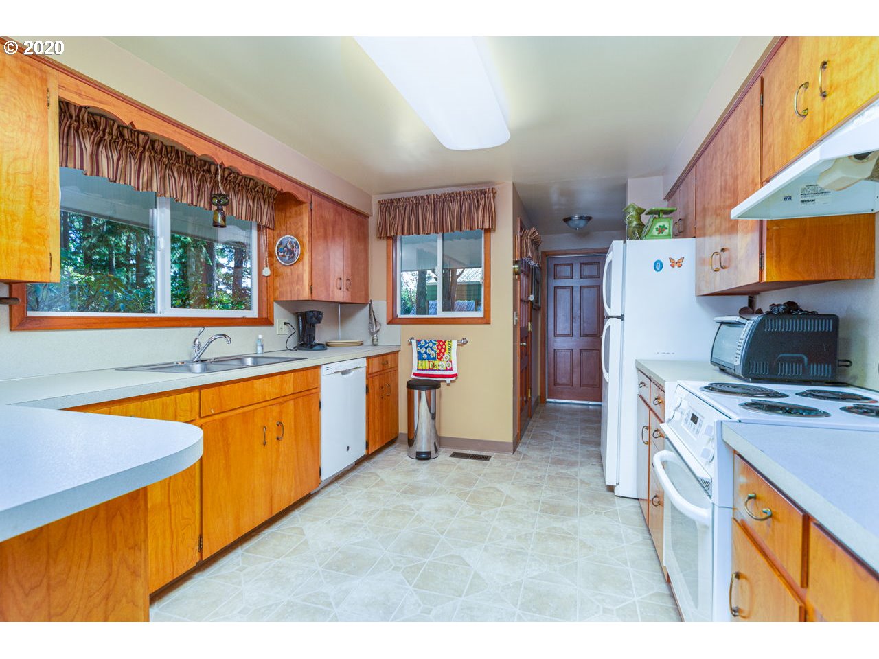 11658 Donald Road Northeast Aurora, OR 97002 - Photo 9 of 32 Gallery Image 9
