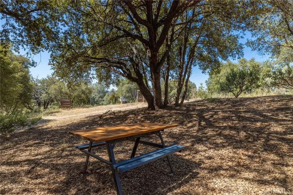 49 Old Yosemite Road Oakhurst, CA 93644 - Photo 23 of 41
