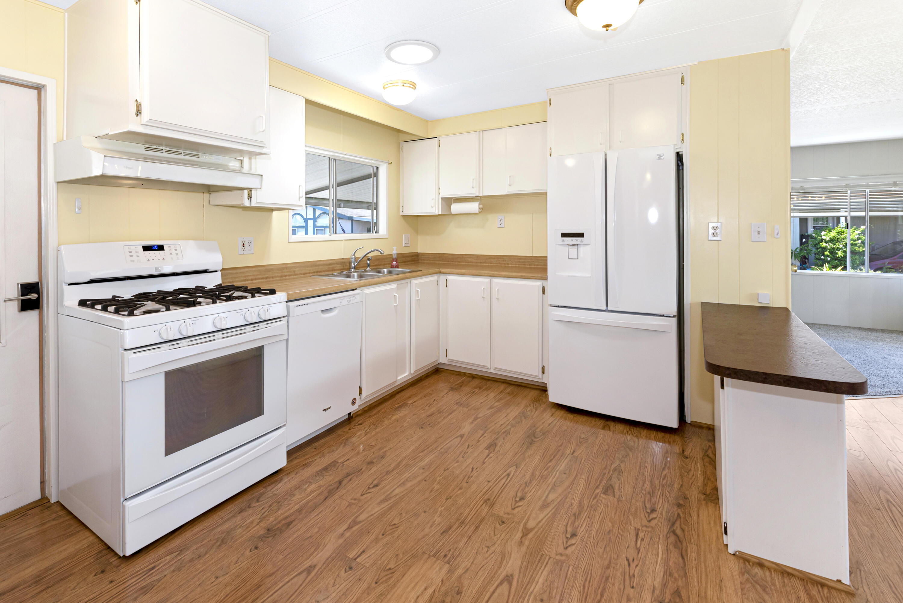 333 Old Mill Road, Unit 19 Santa Barbara, CA 93110 - Photo 7 of 16 Kitchen