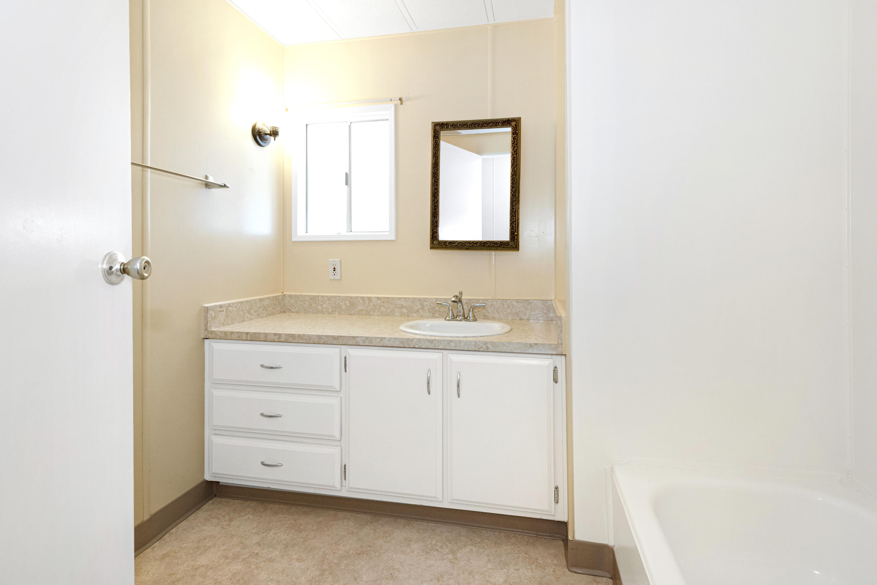 333 Old Mill Road, Unit 19 Santa Barbara, CA 93110 - Photo 10 of 16 2nd bath