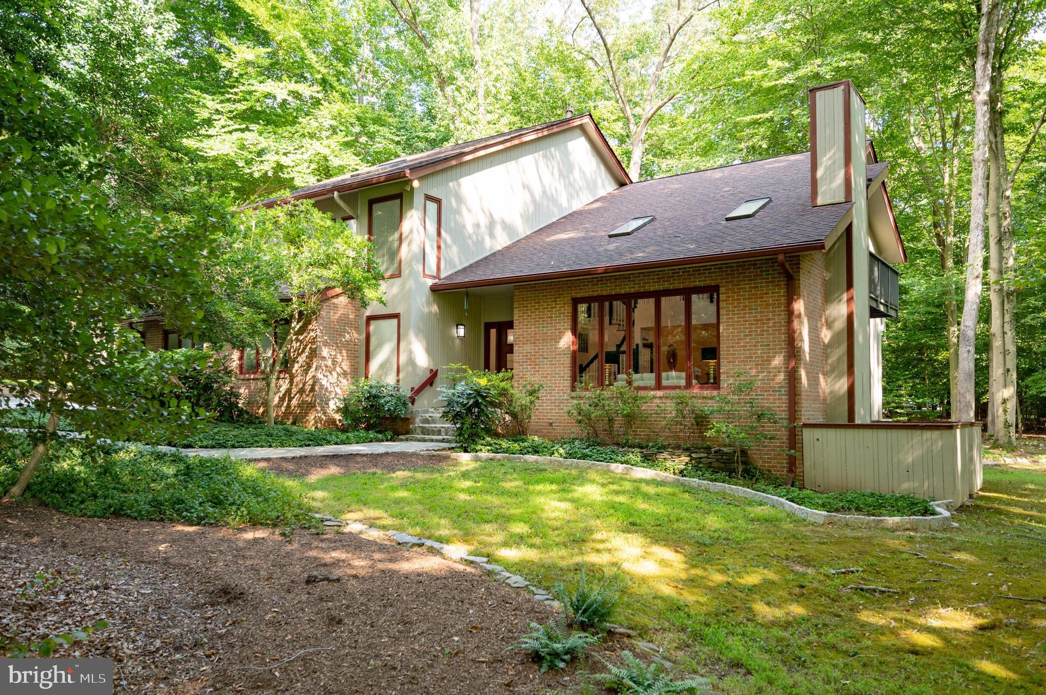 9501 Watts Road Great Falls, VA 22066 - Photo 2 of 73 right side