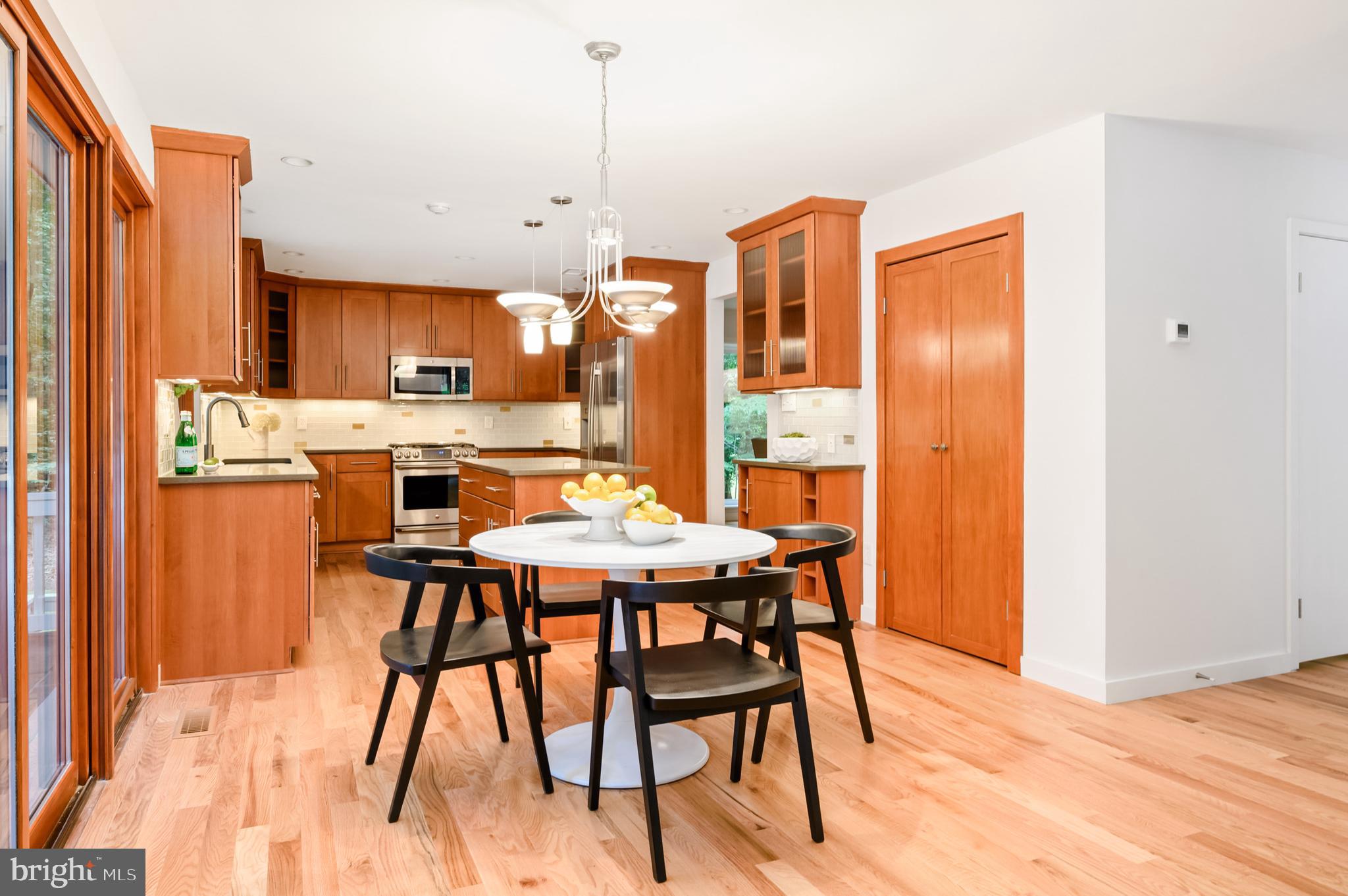 9501 Watts Road Great Falls, VA 22066 - Photo 28 of 73 Breakfast room