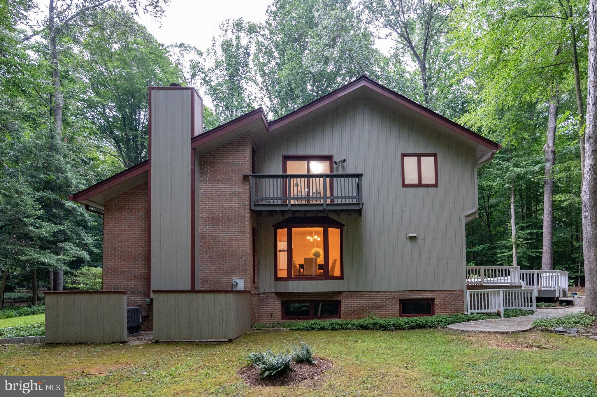 9501 Watts Road Great Falls, VA 22066 - Photo 5 of 73 Side view