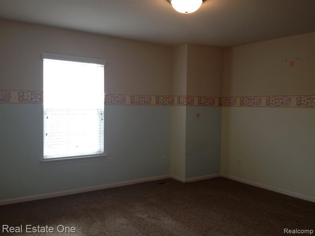 735 East Bluff Court, Unit 2 Rochester, MI 48306 - Photo 10 of 14 9 Bedroom 3 has walk in closet.J