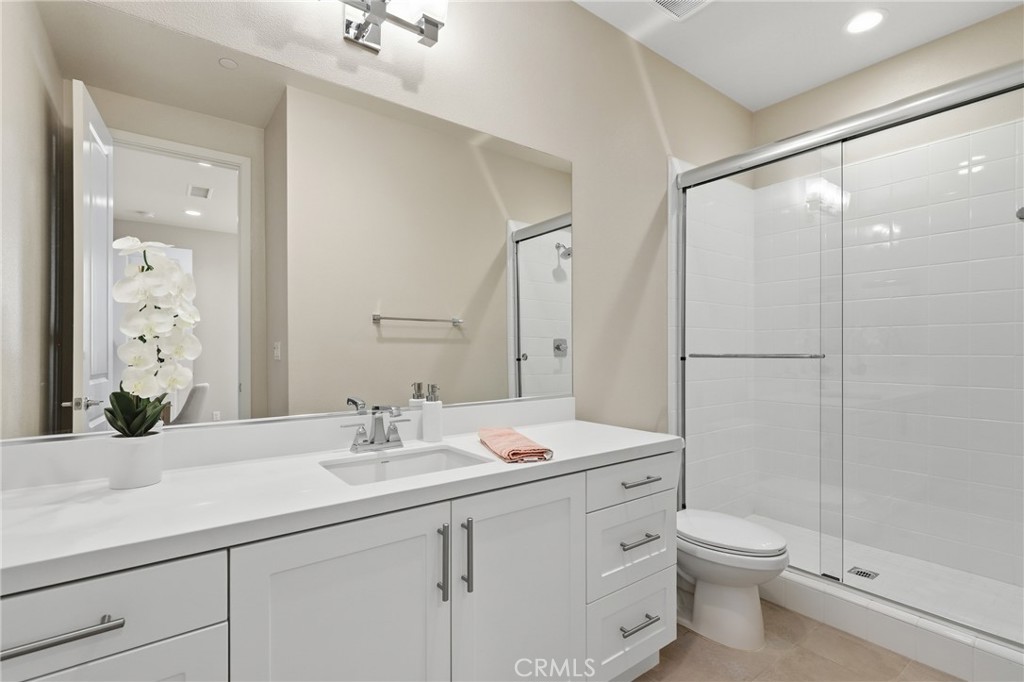 36 Jarano Street Rancho Mission Viejo, CA 92694 - Photo 22 of 68 5th bedroom - private en-suite bathroom