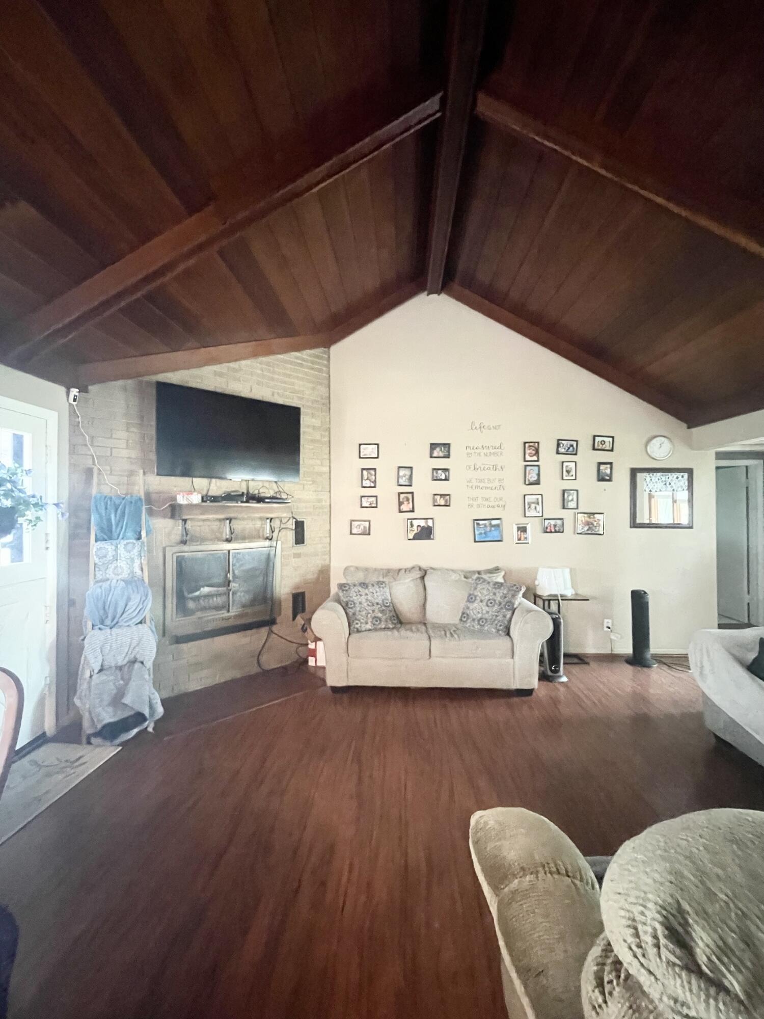 8810 Osborne Road Highland, IN 46322 - Photo 2 of 23 1500x2000