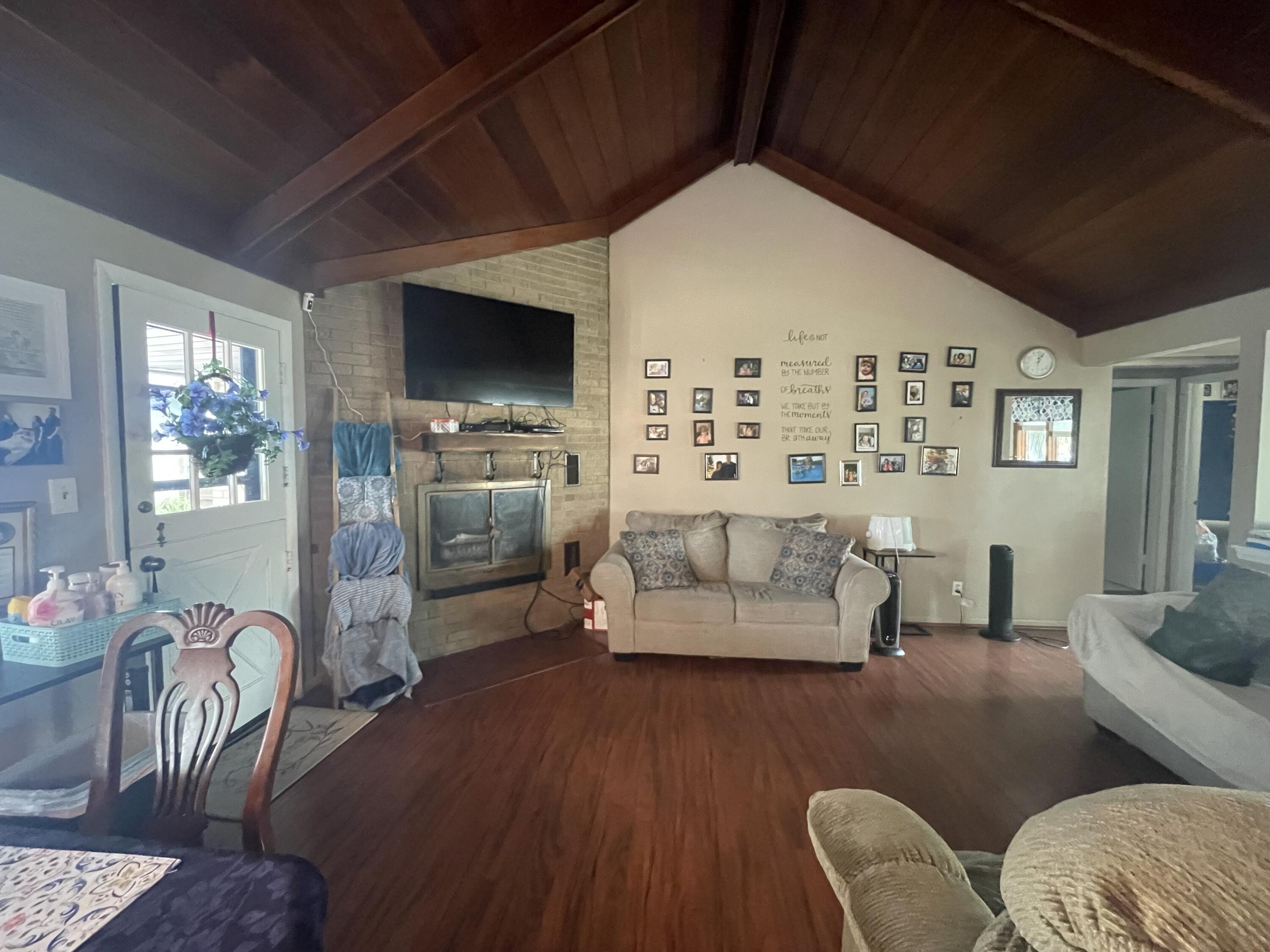8810 Osborne Road Highland, IN 46322 - Photo 4 of 23 3000x2250