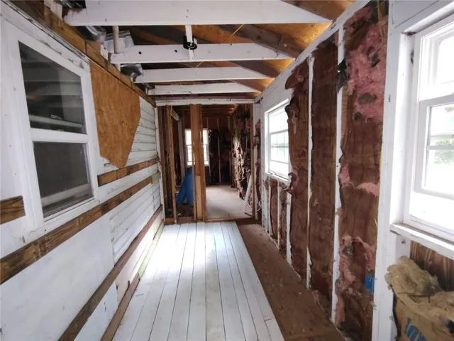 a view of empty room with window