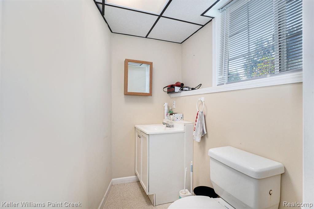 4490 Dickerson Road Waterford, MI 48328 - Photo 12 of 15 Gallery Image 12