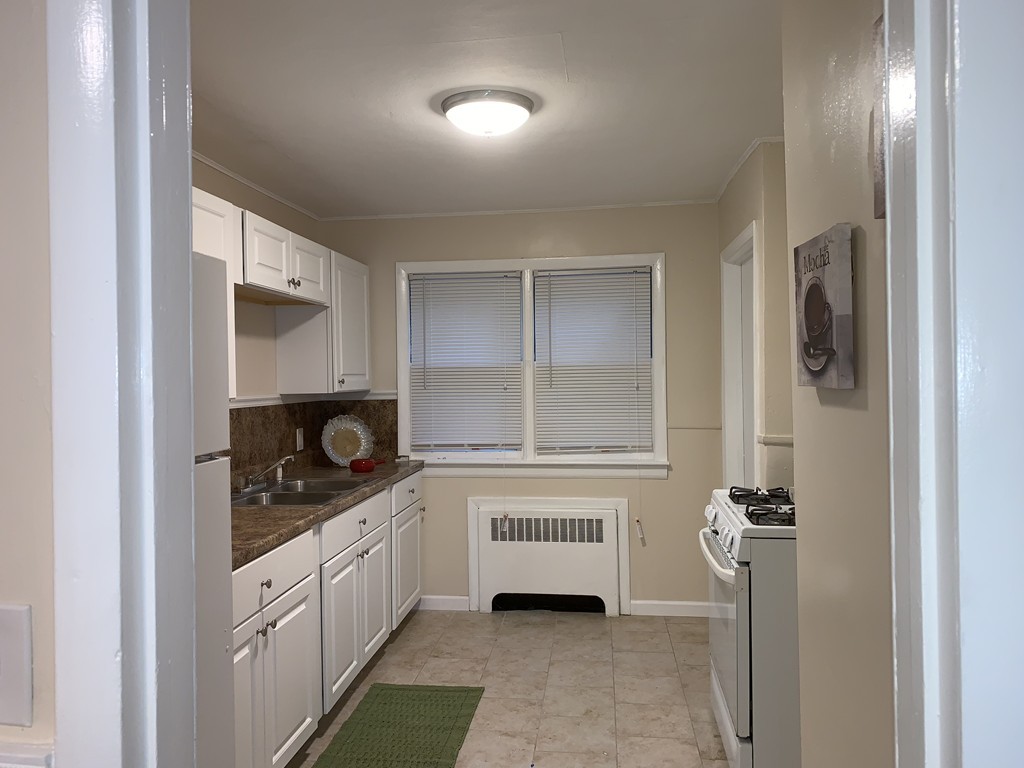 36 Berlin Street Springfield, MA 01109 - Photo 1 of 8 Gallery Image 1