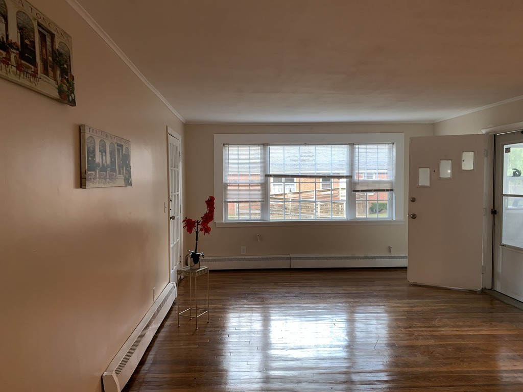 36 Berlin Street Springfield, MA 01109 - Photo 4 of 8 Gallery Image 4