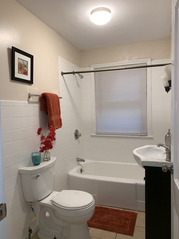 36 Berlin Street Springfield, MA 01109 - Photo 6 of 8 Gallery Image 6