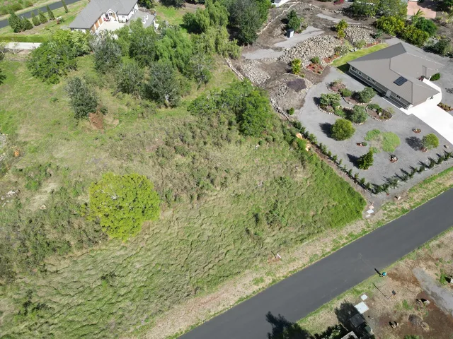 a view of yard from a balcony