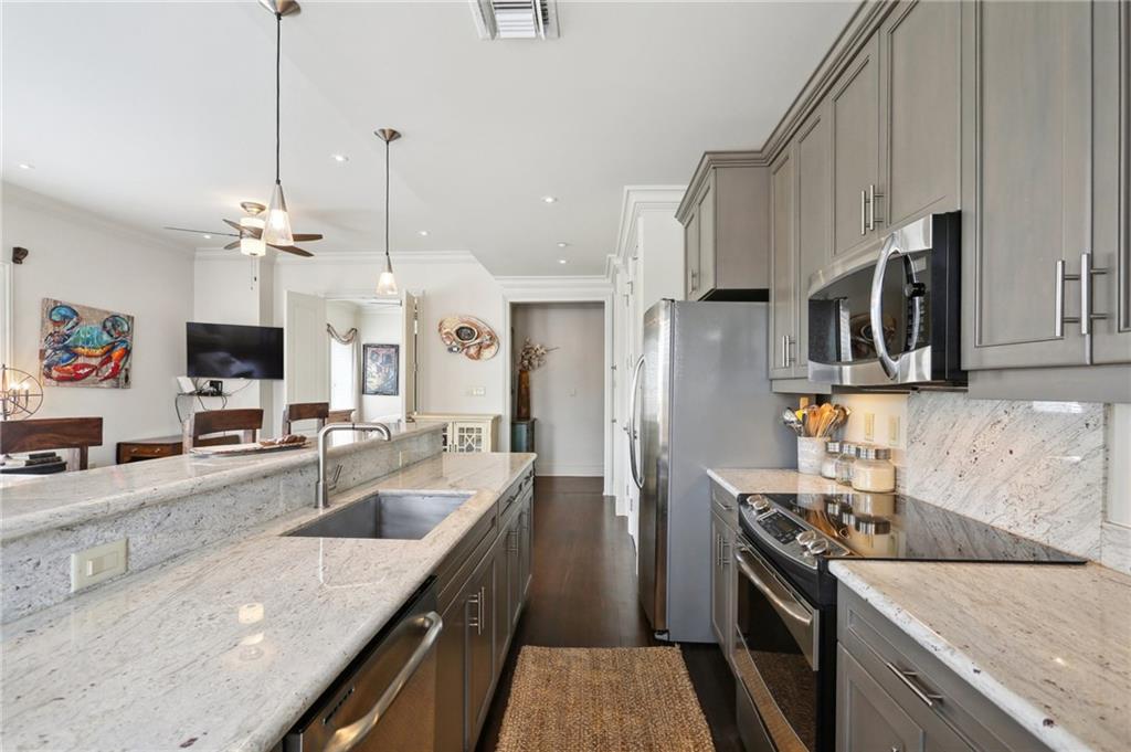 620 Decatur Street, Unit Q New Orleans, LA 70130 - Photo 9 of 21 Gallery Image 9
