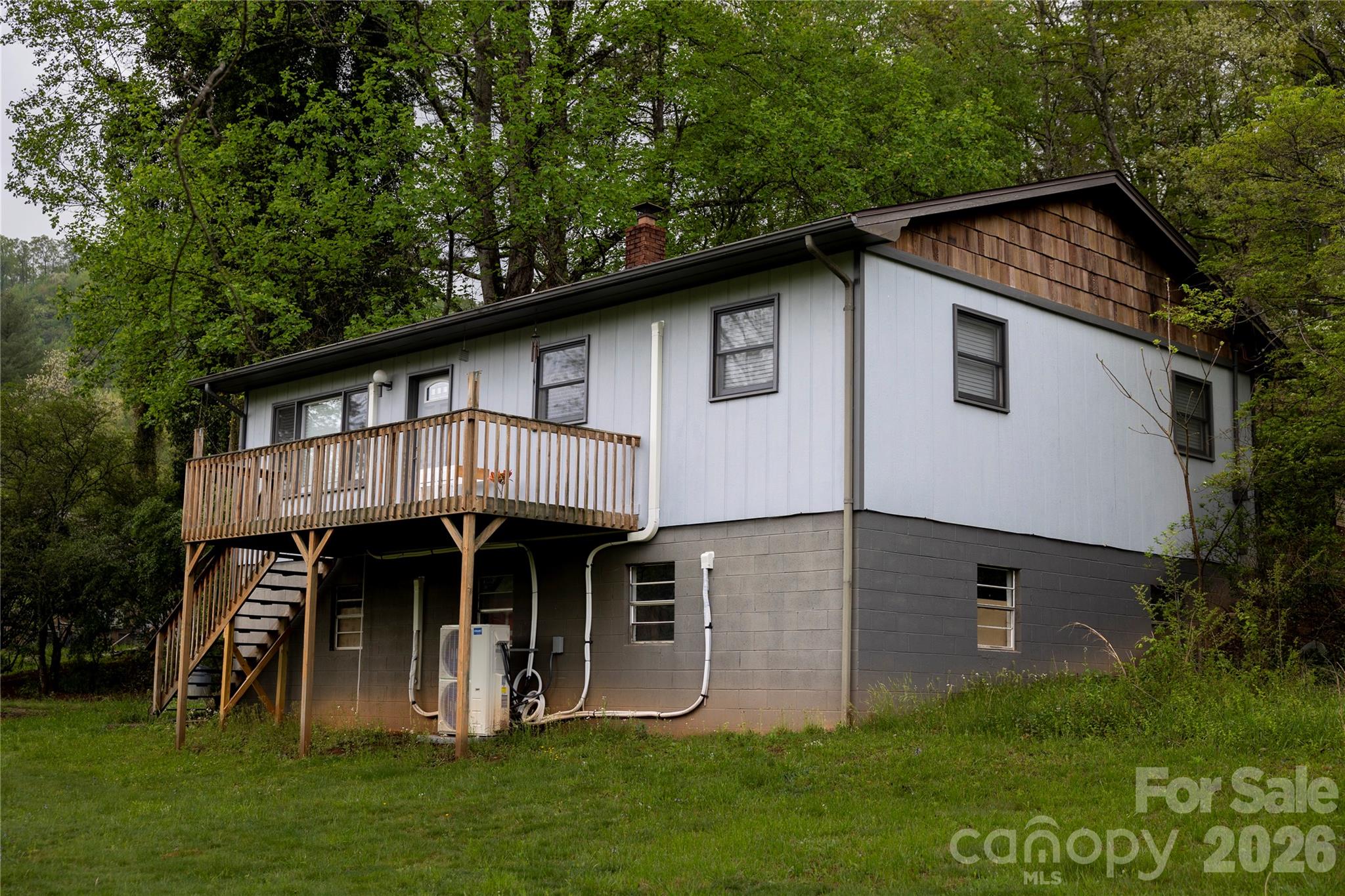 a view of front of house with a yard