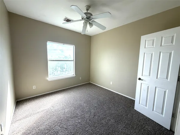 $1,550 | 1512 South Medina Street, Lockhart, TX 78644