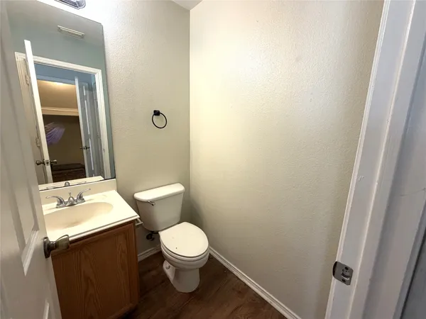 $1,550 | 1512 South Medina Street, Lockhart, TX 78644