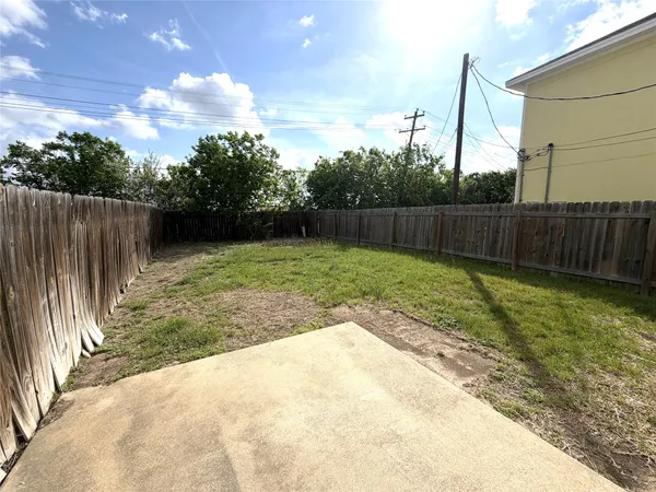 $1,550 | 1512 South Medina Street, Lockhart, TX 78644