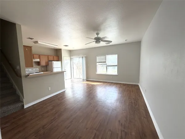 $1,550 | 1512 South Medina Street, Lockhart, TX 78644