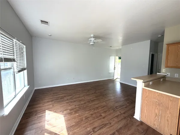 $1,550 | 1512 South Medina Street, Lockhart, TX 78644