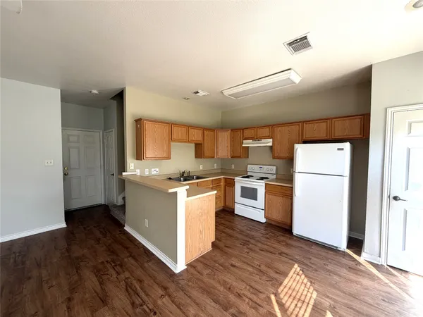 $1,550 | 1512 South Medina Street, Lockhart, TX 78644