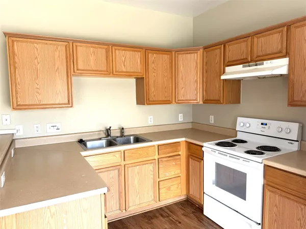 $1,550 | 1512 South Medina Street, Lockhart, TX 78644