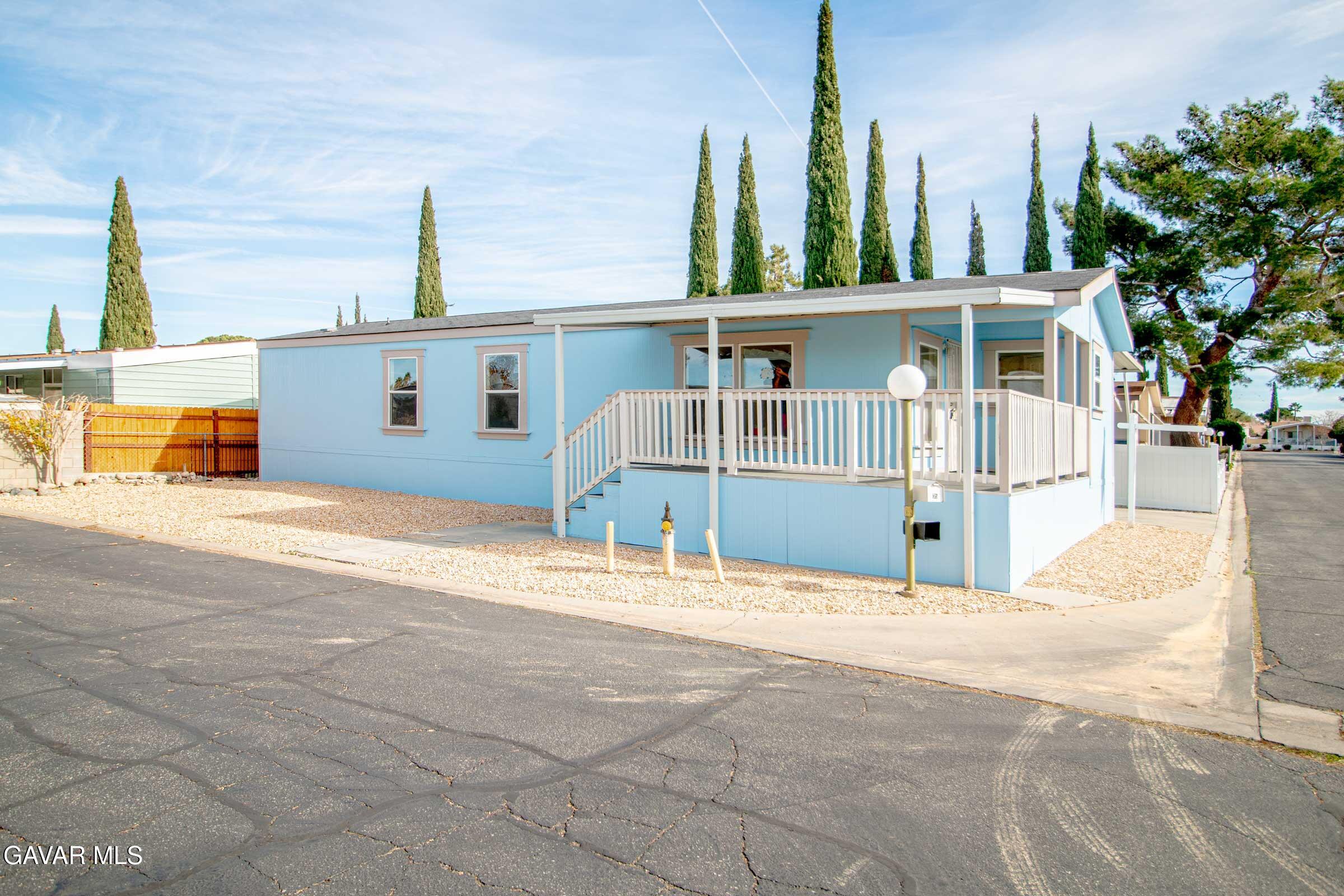 4444 Avenue R Palmdale, CA 93552 - Photo 4 of 25 IMG_9110-HDR