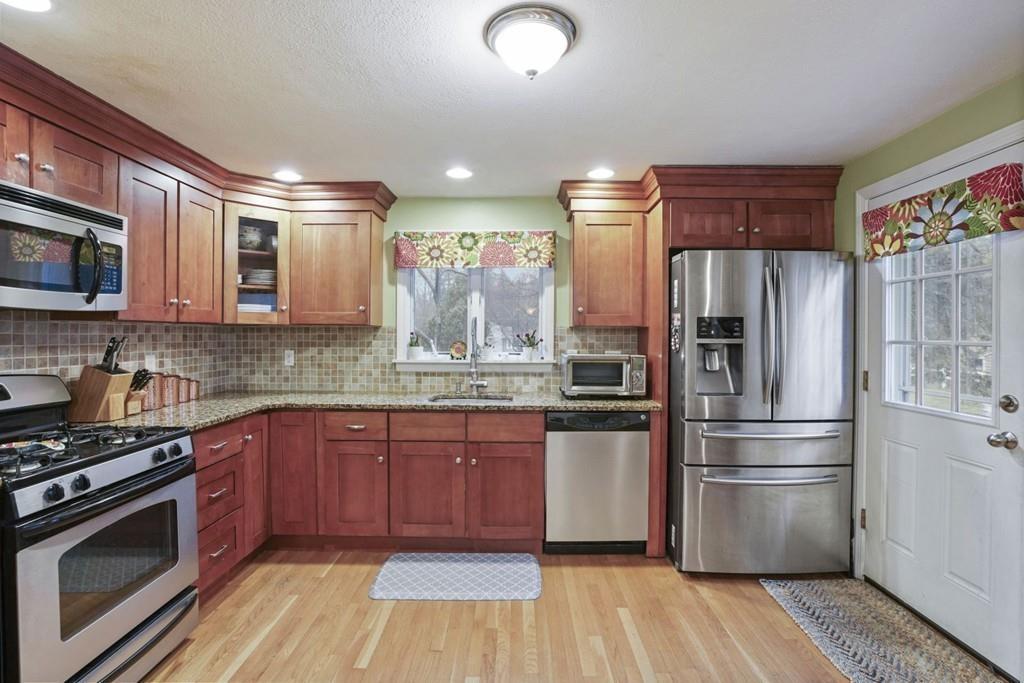 17 Lakeview Road Wayland, MA 01778 - Photo 5 of 30 Gallery Image 5