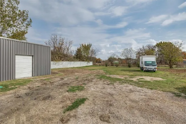 a view of a house with backyard and barbeque area