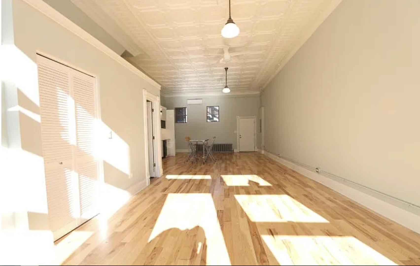 1316 West Erie Street, Unit 1E Chicago, IL 60642 - Photo 9 of 12 a view of a bathroom with a bathtub