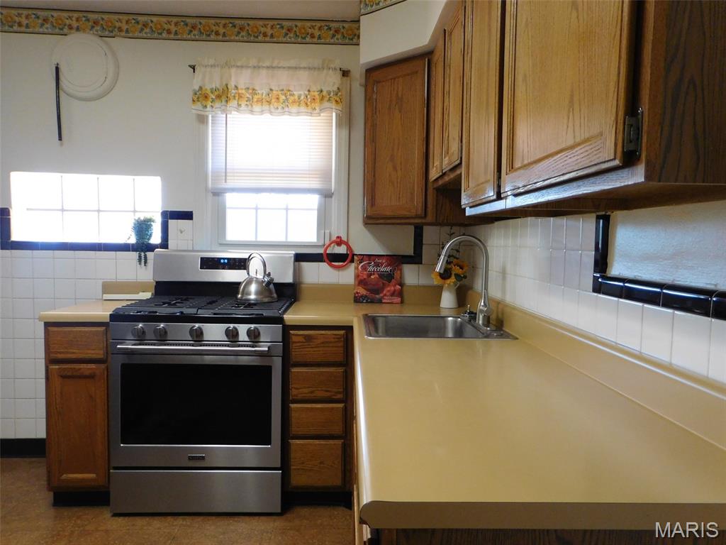 2031 Ranchdale Drive Jennings, MO 63136 - Photo 6 of 19