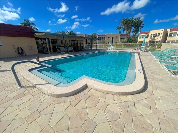 $2,250 | 124 Dogwood Circle, Seminole, FL 33777