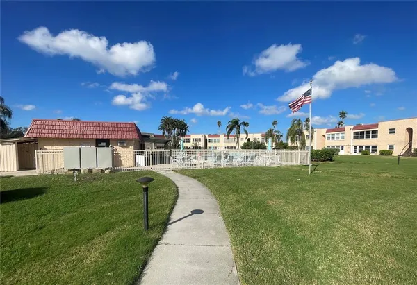 $2,250 | 124 Dogwood Circle, Seminole, FL 33777