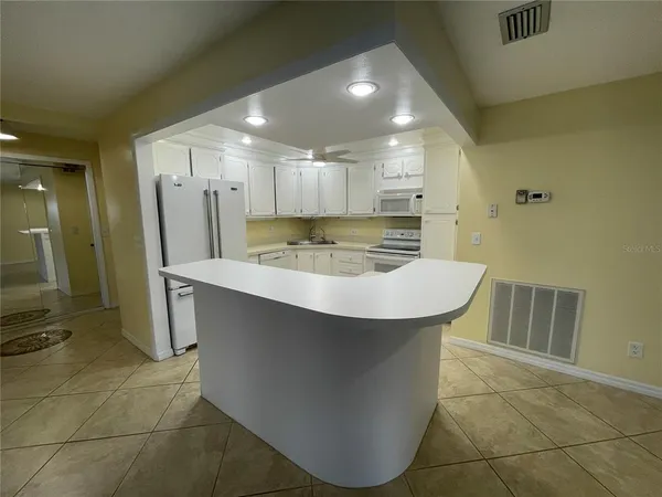 $2,250 | 124 Dogwood Circle, Seminole, FL 33777