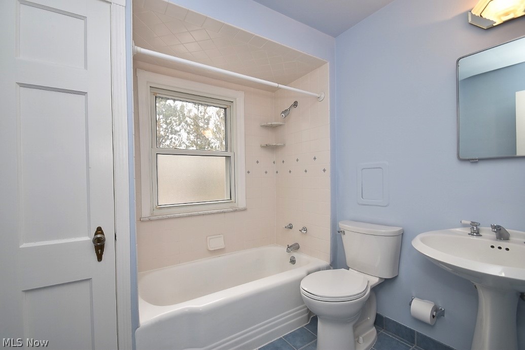 2401 Overlook Road Cleveland, OH 44106 - Photo 17 of 32 Full bath on 2nd
