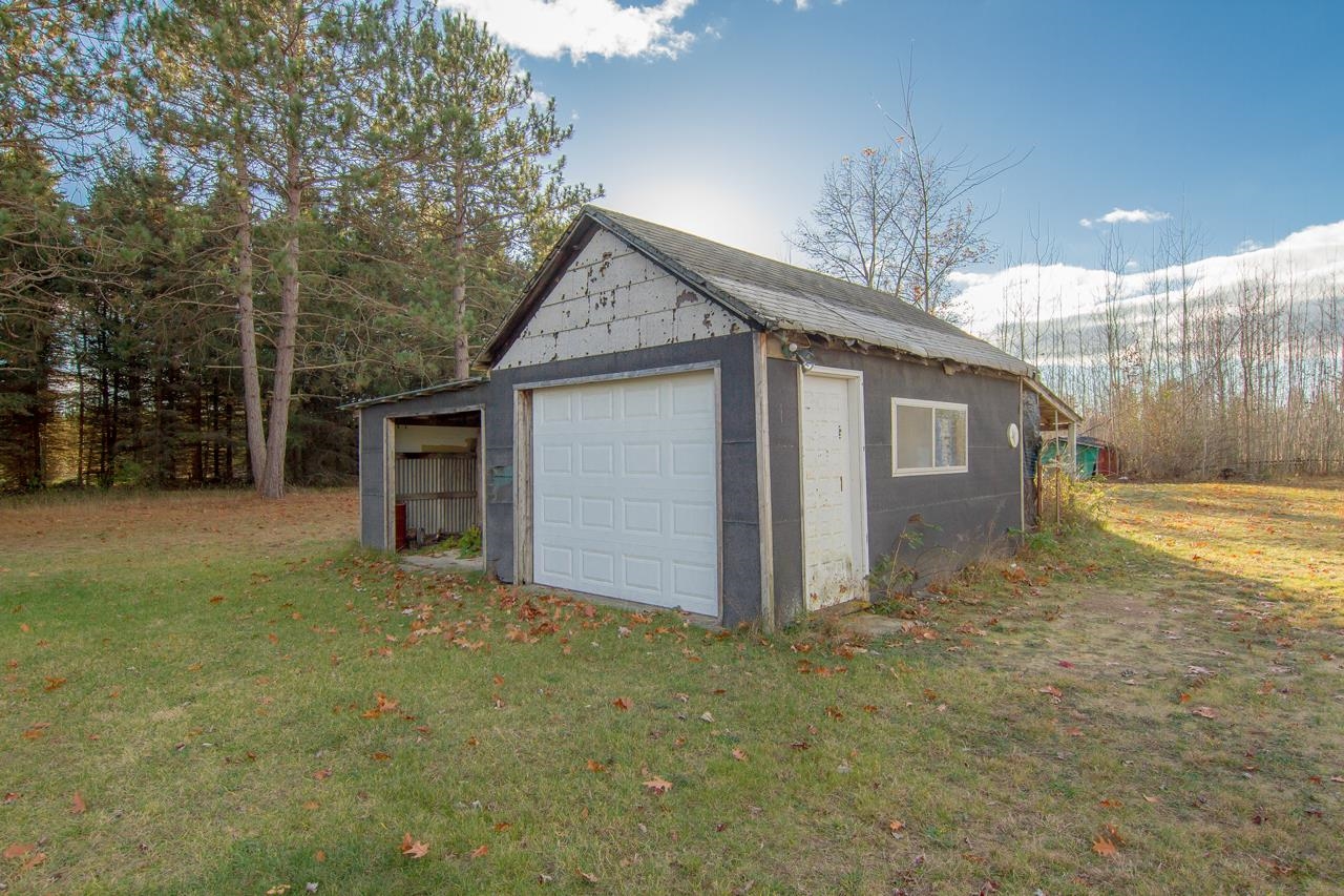 6465 North Geneva Road Coleman, MI 48618 - Photo 25 of 26 1917463-24.JPG