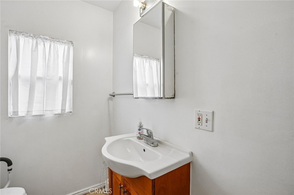 1359 South Downey Road Los Angeles, CA 90023 - Photo 34 of 54