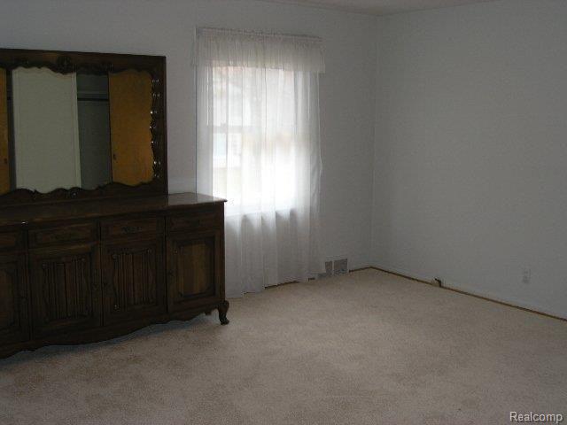 1948 Littlestone Road Grosse Pointe, MI 48236 - Photo 12 of 19 1948 LITTLESTONE NEW 020