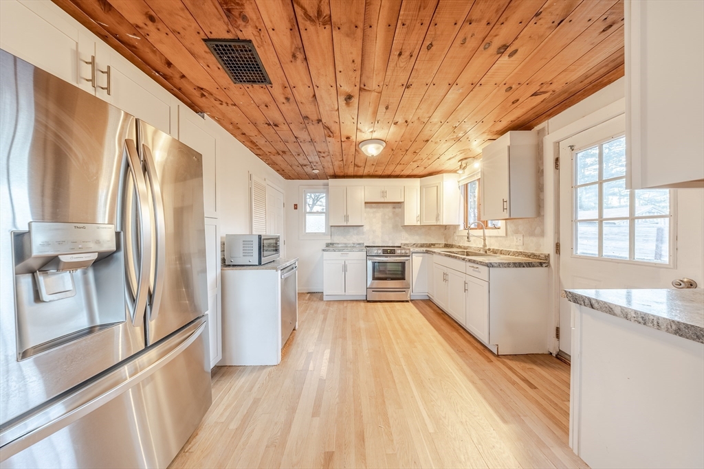 95 Cherry Street Middleboro, MA 02346 - Photo 1 of 41