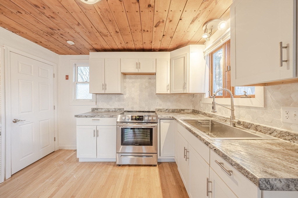 95 Cherry Street Middleboro, MA 02346 - Photo 5 of 41