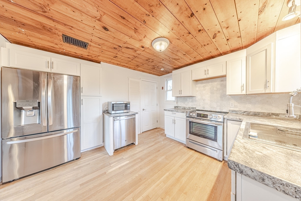 95 Cherry Street Middleboro, MA 02346 - Photo 7 of 41