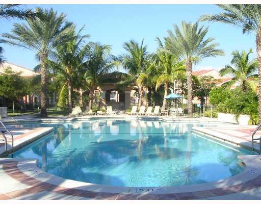 7940 North Nob Hill Road, Unit 4303 Tamarac, FL 33321 - Photo 2 of 8 Swimming Pool/Hot Tub/Sauna