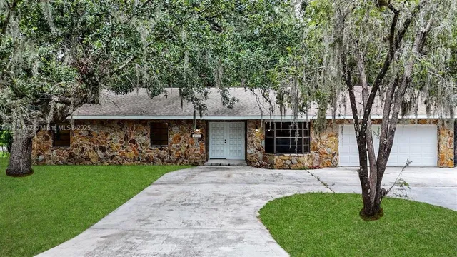 $436,000 | 2141 Oak Beach Boulevard, Sebring, FL 33875