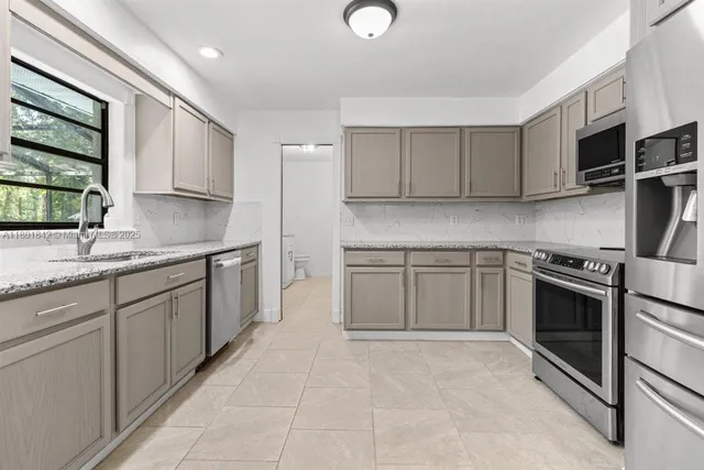 $436,000 | 2141 Oak Beach Boulevard, Sebring, FL 33875