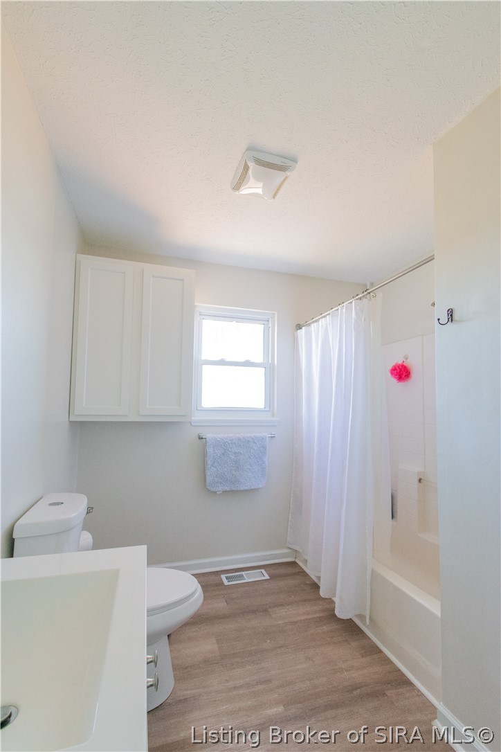 2481 North Slab Road Scottsburg, IN 47170 - Photo 32 of 34 large bath with double vanity.